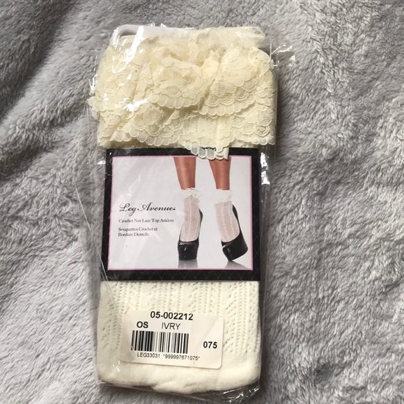 Leg Avenue Accessories - NWT Leg Avenue Ankle Socks Ivory